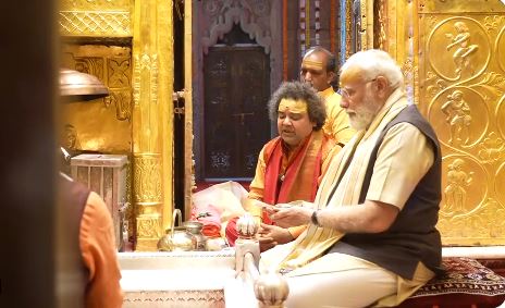 श्री काशी विश्वनाथ मंदिर में पूजा-अर्चना से मन को हमेशा अद्भुत संतोष मिलता है: प्रधानमंत्री मोदी